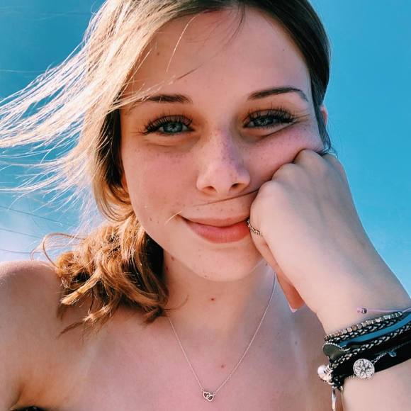 Meet your Posher, Joanie - Picture 1 of 1